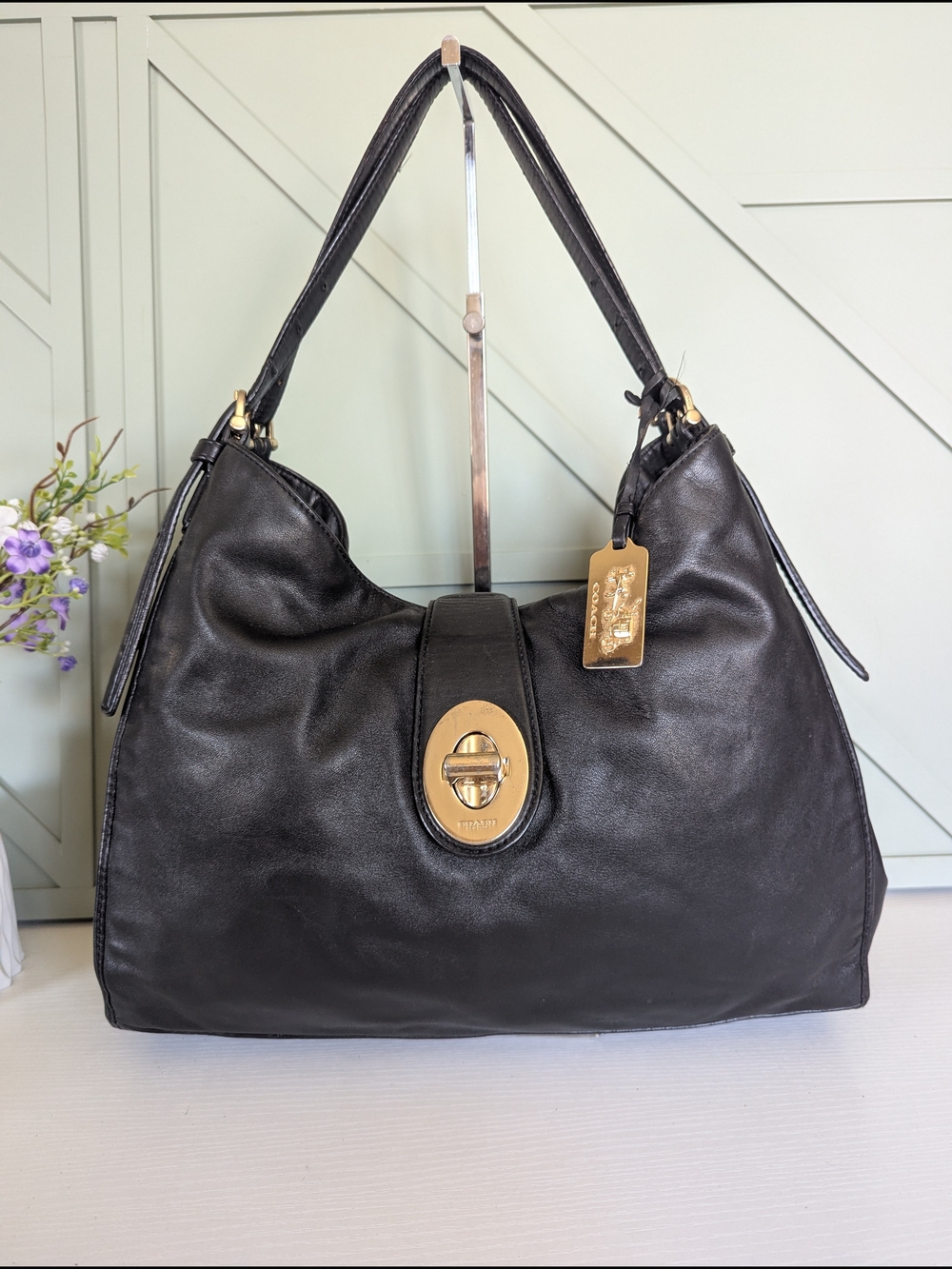Coach Madison Carlyle Shoulder Bag in black smooth leather. - Picture 4 of 11